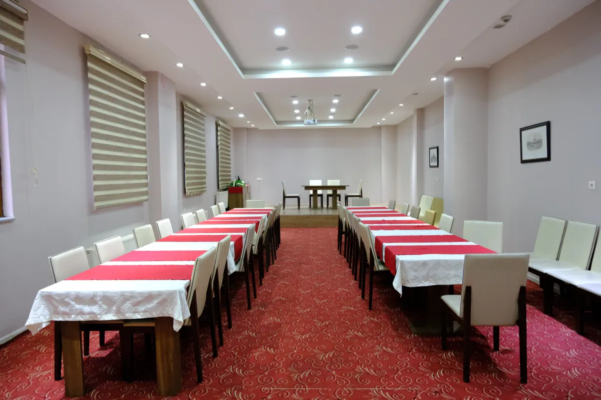 Kazdağ Göknar Otel Toplantı Salonu