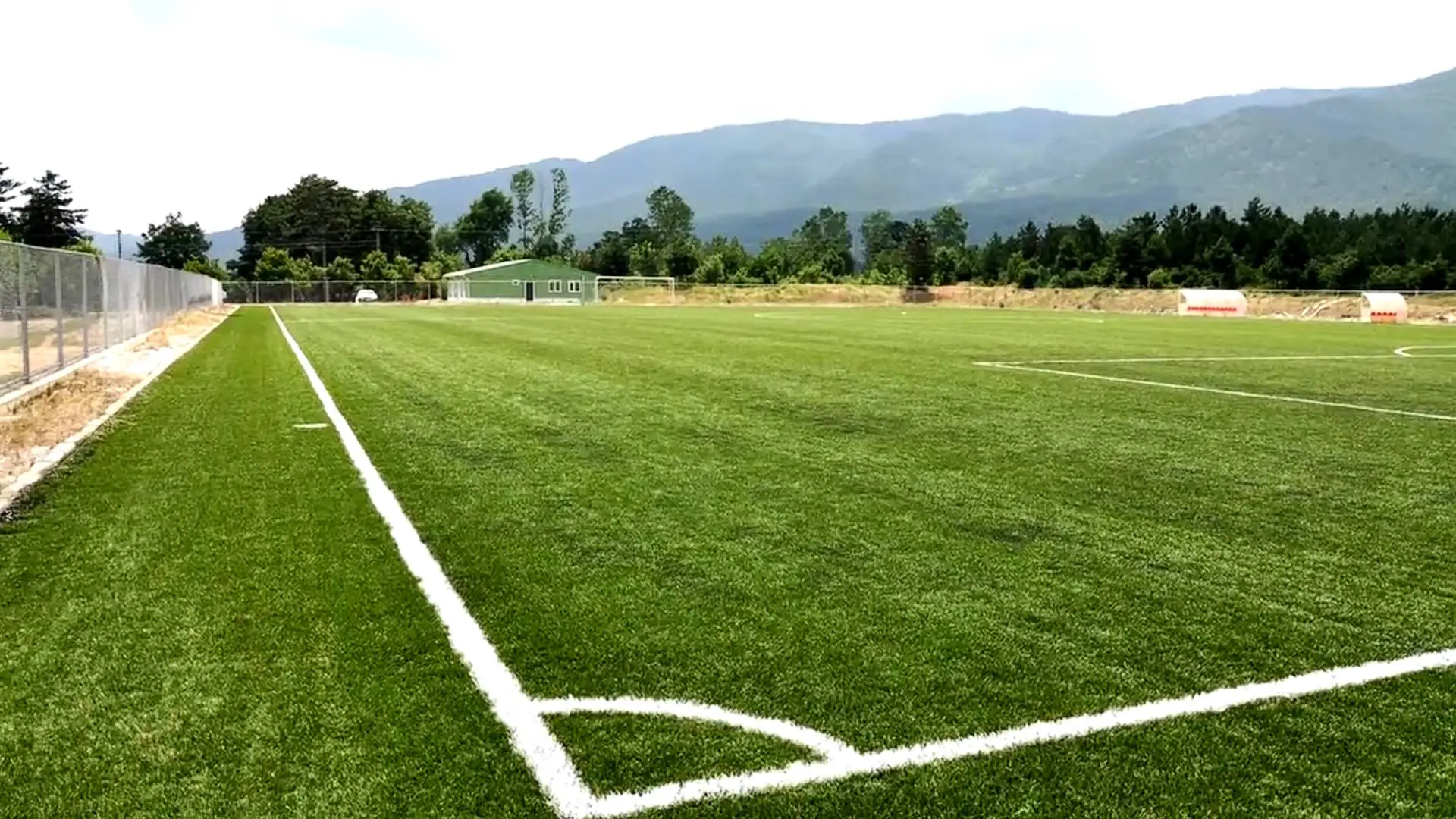Kazdağ Göknar Otel Çim Futbol Sahası